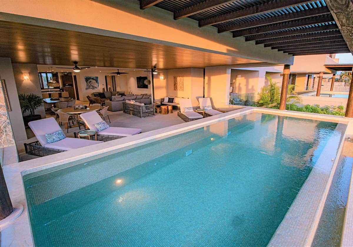 Luxurious home living area having a private pool inside